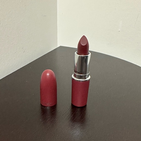 NEW FULL SIZE MAC MATTE LIPSTICK IN SHADE DIVA - Picture 1 of 5